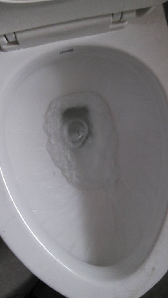 投诉详情: 马桶冲水时反出很大气泡。维修人员来看看就走了。说第二天就跟公司反应。之后就没信儿了。后来打了两次售后电话,说领导在开会,下午给回电话。又一个星期过去了。还是没接到一个电话。 投诉网回复: 中国消费者投诉网已将您的投诉内容反映给厂商,协调解决,并转发给国家有关主管部门和有关稽查部门,我们将会对此投诉继续跟踪,请您持续关注,保持电话畅通! (责任编辑:admin)